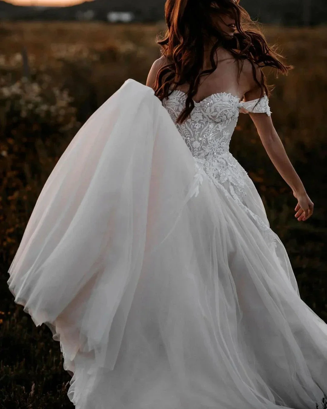 Gorgeous Long A-line Off-the-shoulder Tulle Wedding Dress with Appliques Lace - Image 4