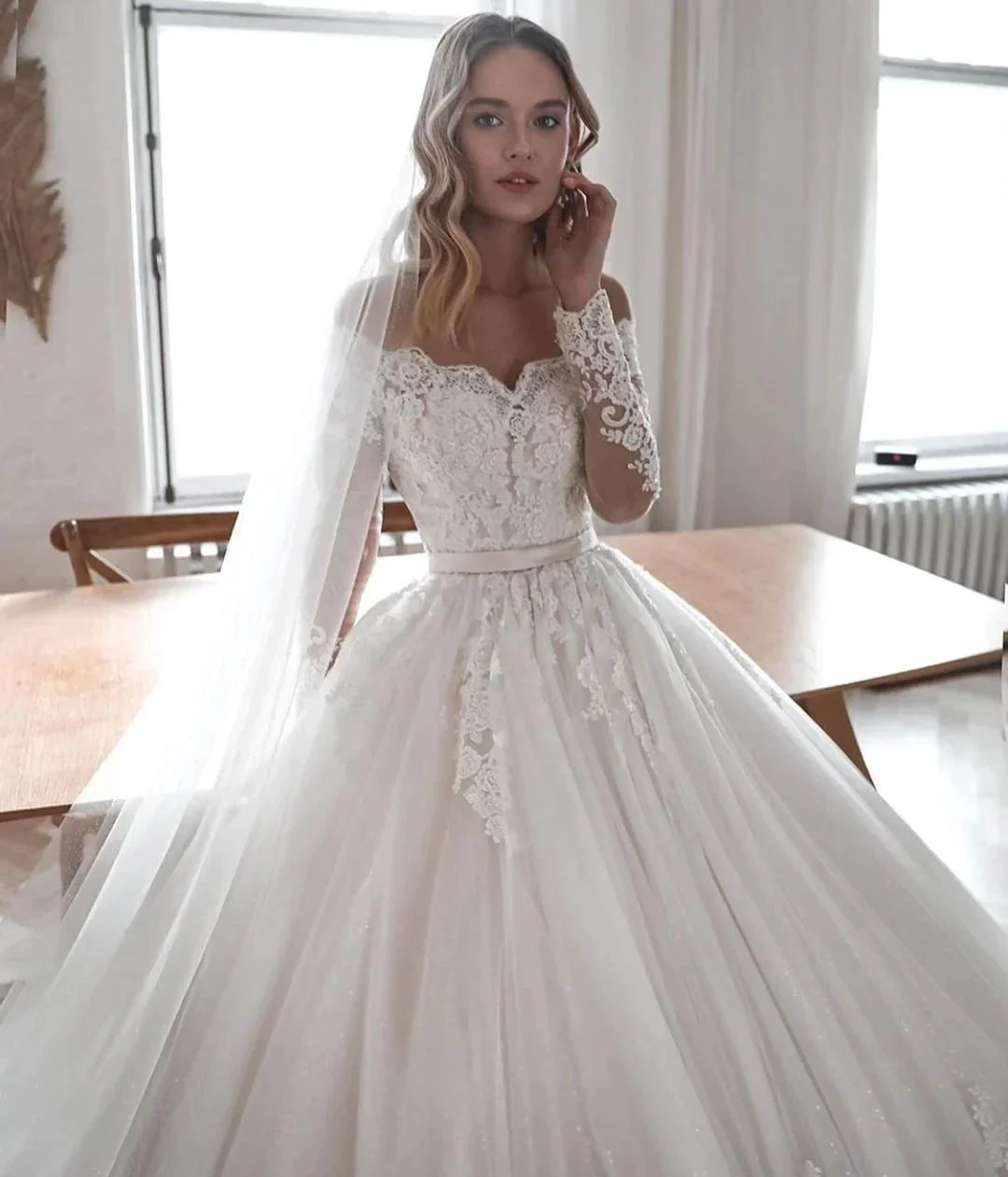 Gorgeous Long Ball Gowns Lace Tulle Wedding Dresses with Sleeves - Image 3
