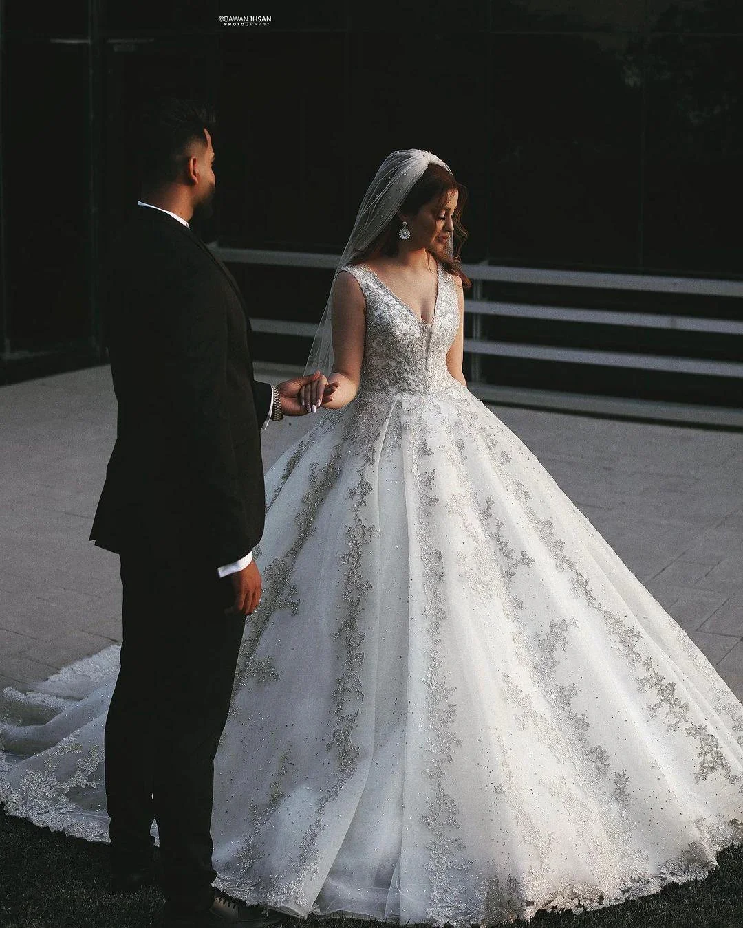 Gorgeous Long Princess V-neck Tulle Lace Appliques Wedding Dress - Image 2