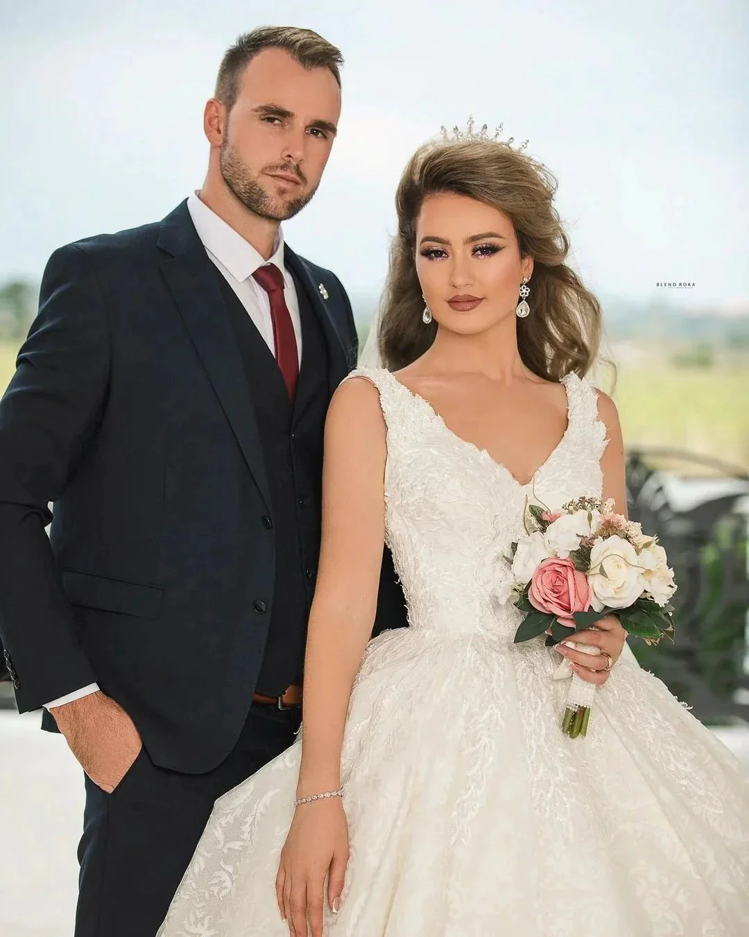 Gorgeous Long Princess V-neck Tulle Lace Wedding Dress - Image 4