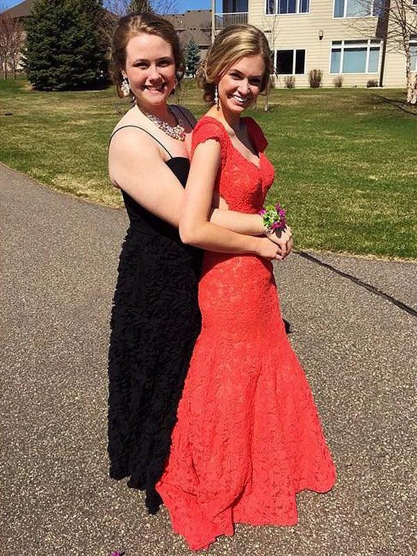 Gorgeous Mermaid Sleeveless V-neck Lace Ruffles Prom Dresses - Image 3