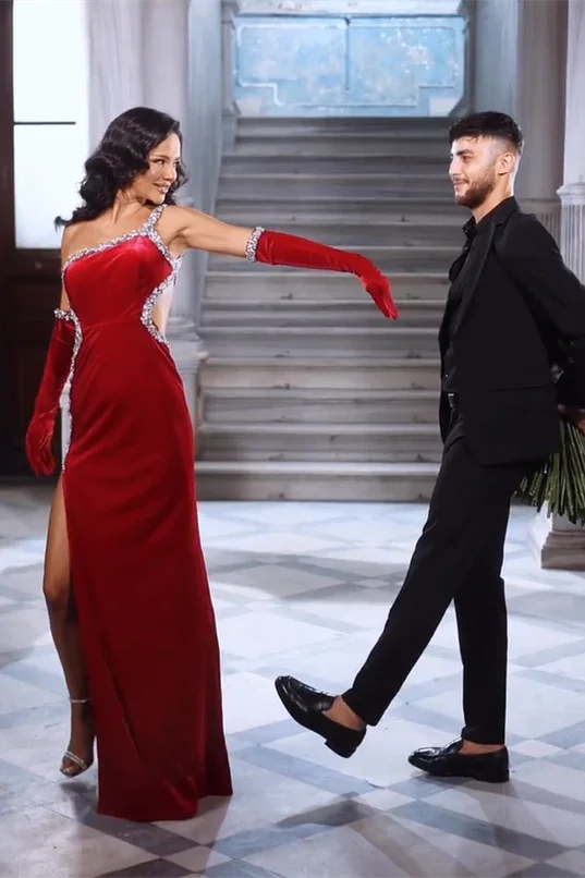Gorgeous Red Straps Sequined Mermaid Prom Dress With Side Slit - Image 5