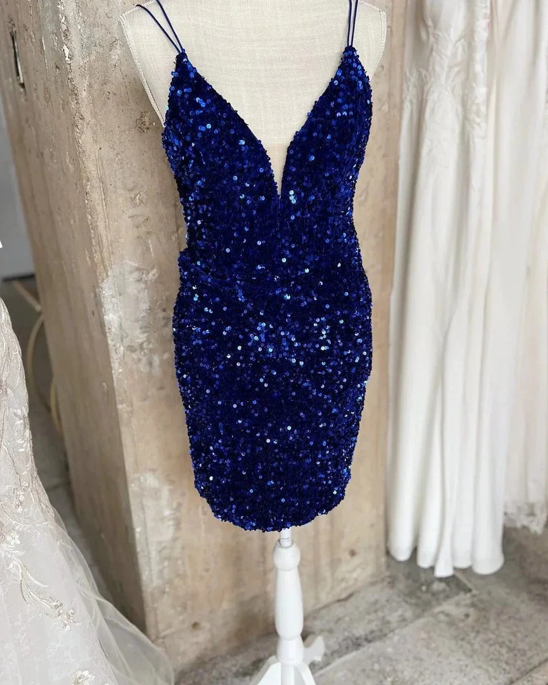 Gorgeous Short Sequined Spaghetti Straps V-neck Tight Homecoming Dress - Image 3