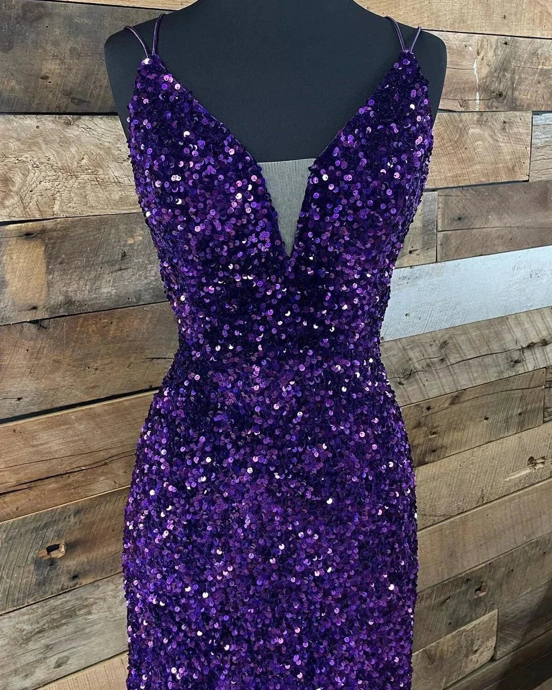 Gorgeous Short Sequined Spaghetti Straps V-neck Tight Homecoming Dress - Image 5