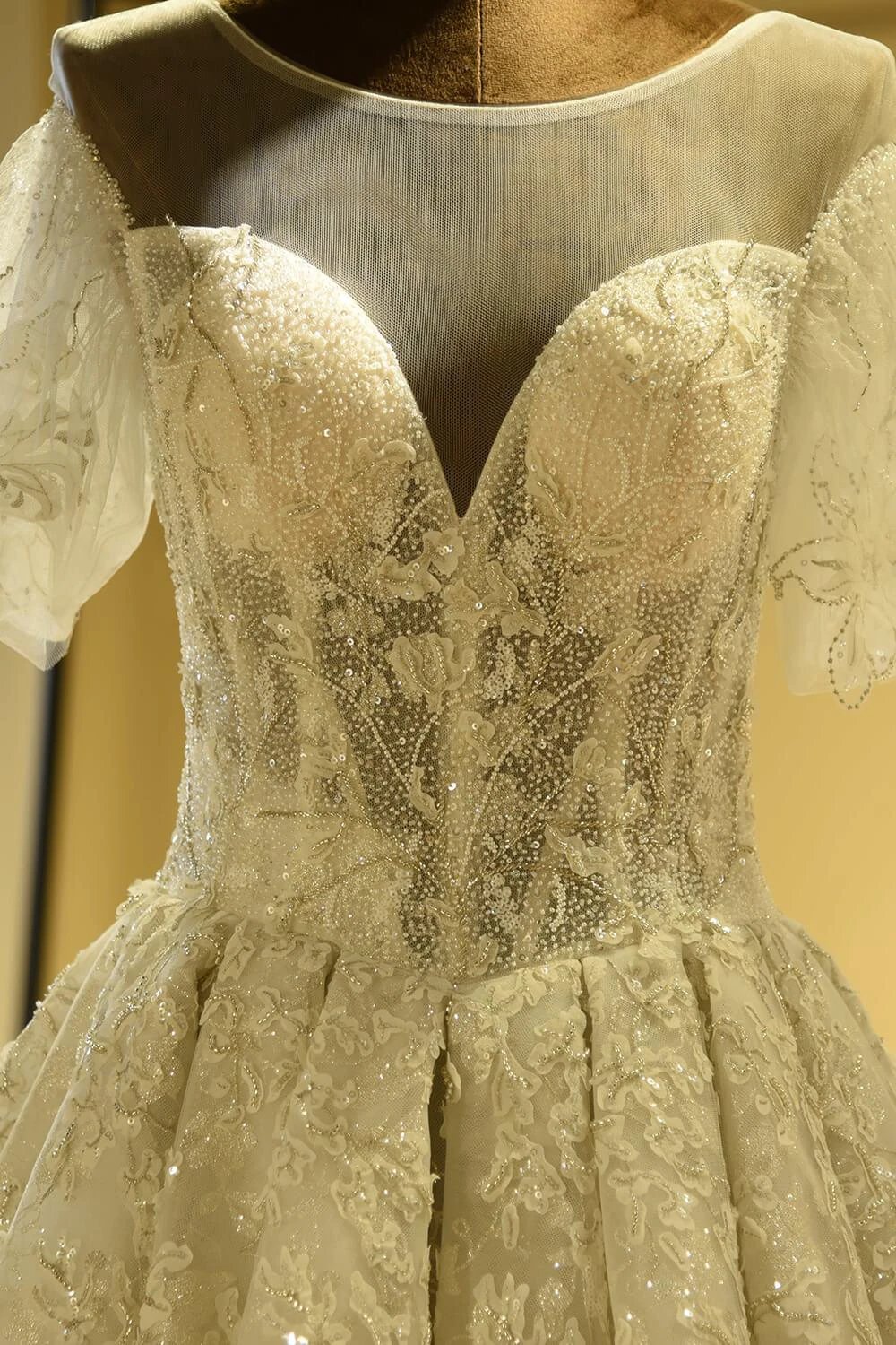 Gorgeous Short Sleeve Lace Tulle Princess Ivory Wedding Dress - Image 4