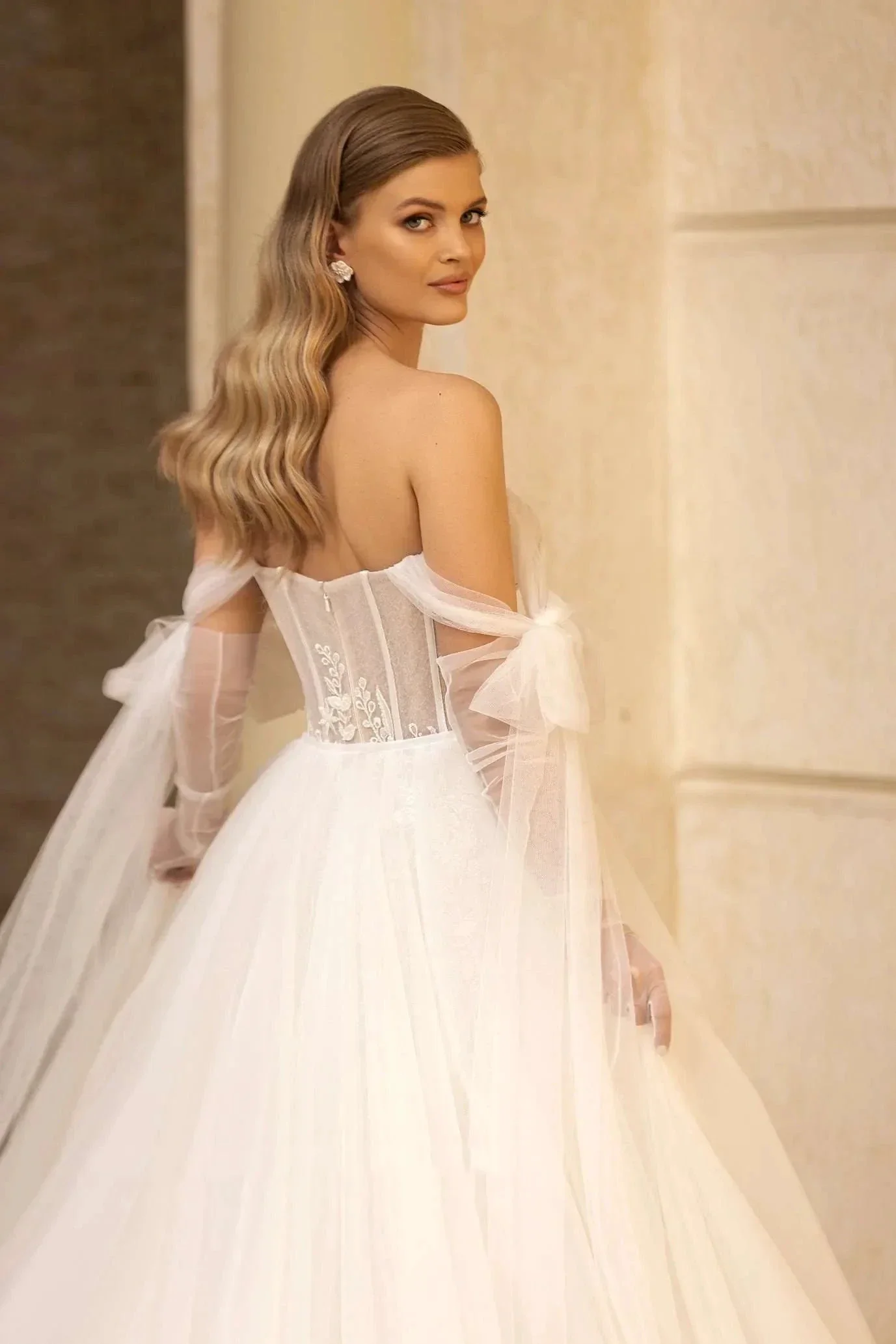 Gorgeous Strapless Detachable Train Lace Appliques V-Neck Wedding Dress Elegant Floral Pattern Tulle Robe De Mariée - Image 3
