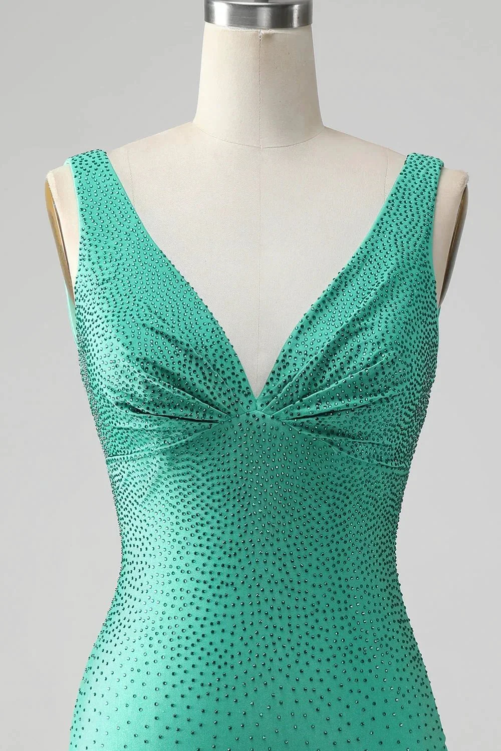 Chic Bodycon V Neck Backless Short Green Homecoming Dress with Beading - Image 4