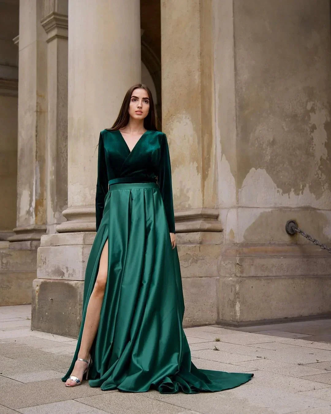 Green Long Sleeves A-line V-neck Velvet Prom Dress with Slit - Image 3