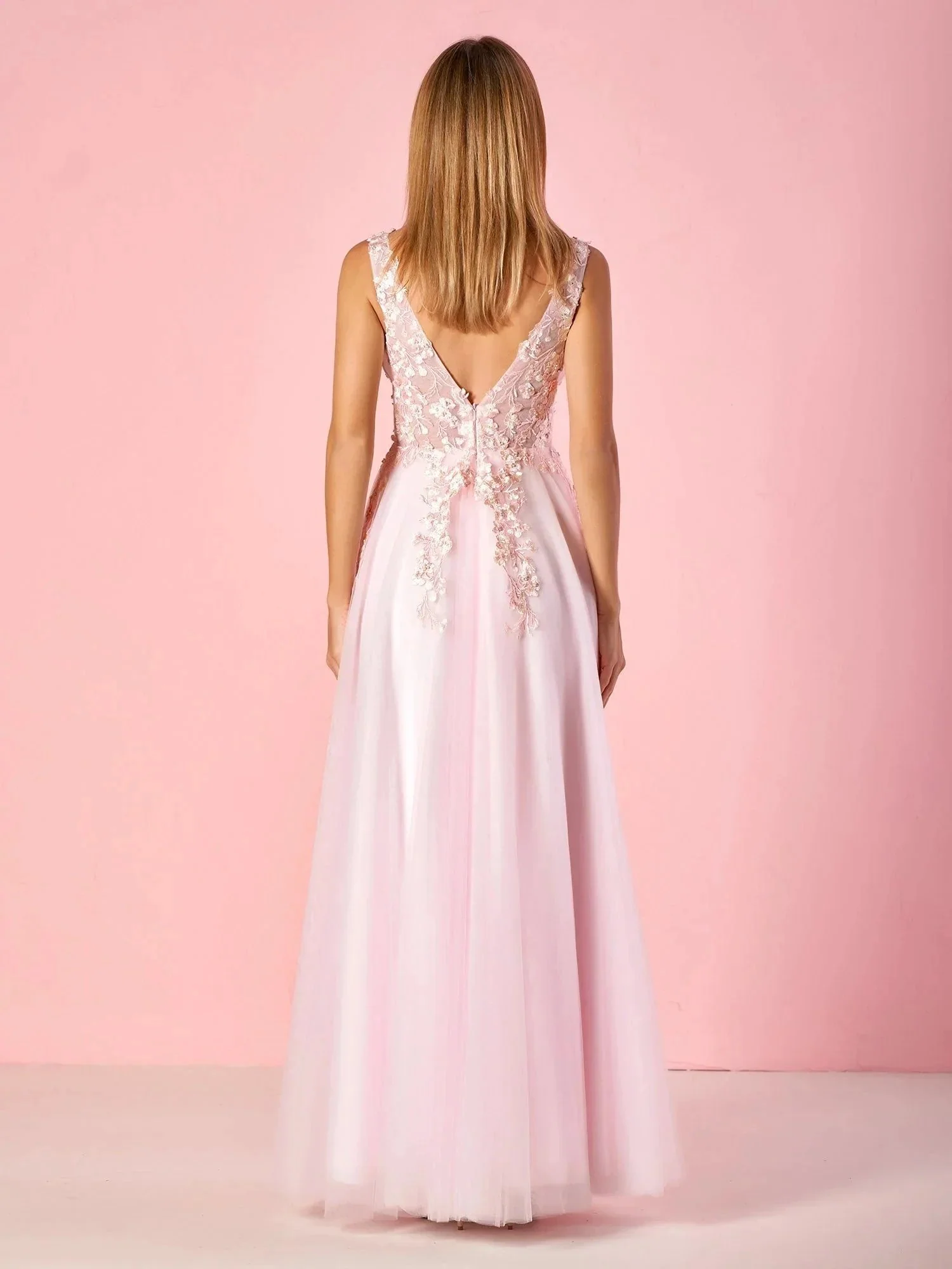 Elegant A-line V-Neck Tulle Floor-Length Prom Dress with Lace Appliques - Image 2