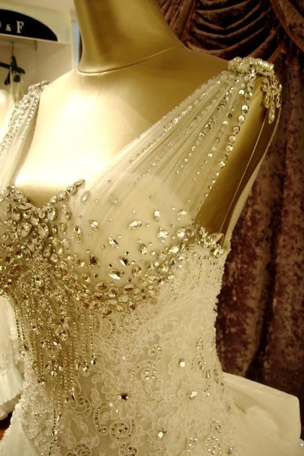 High Quality Floor-length V-neck Beading Chapel Train Wedding Dresses WD068 - Image 4