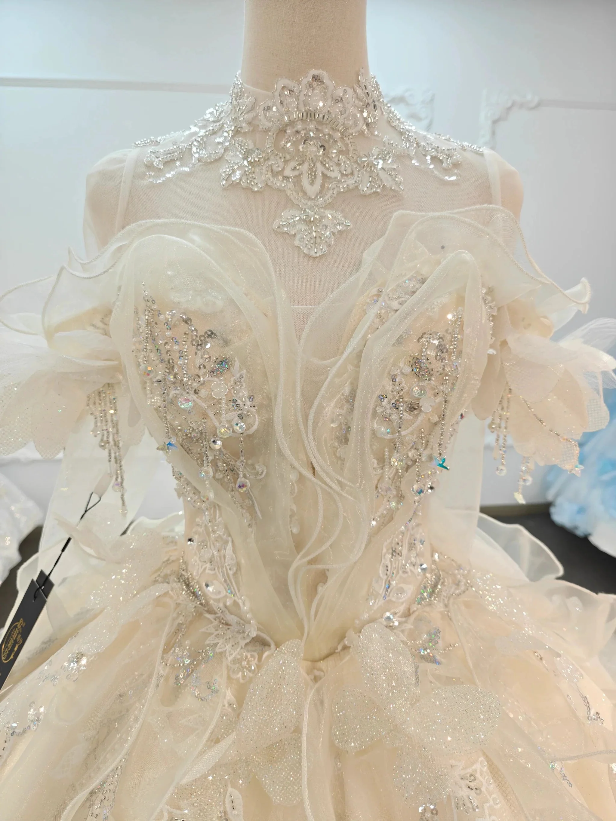 Exquisite High-Neck Tulle Ball Gown Wedding Dress with Crystal Embroidery & Ruffled Detachable Sleeves Ye-2022 - Image 2