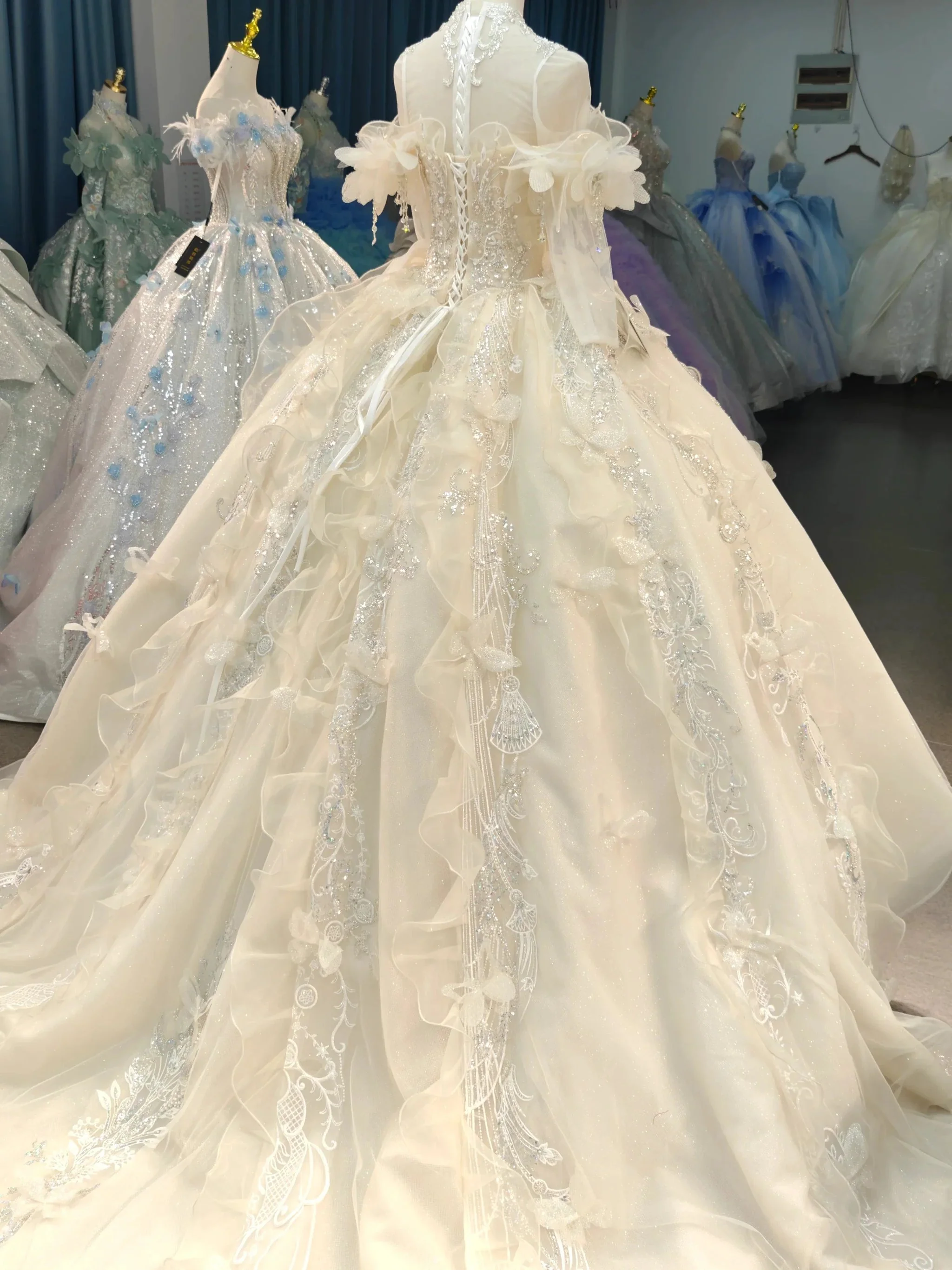 Exquisite High-Neck Tulle Ball Gown Wedding Dress with Crystal Embroidery & Ruffled Detachable Sleeves Ye-2022 - Image 3