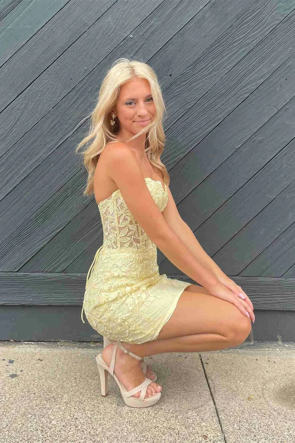 Lace-Up Appliques Strapless Sheath Homecoming Dress Y2490 - Image 4