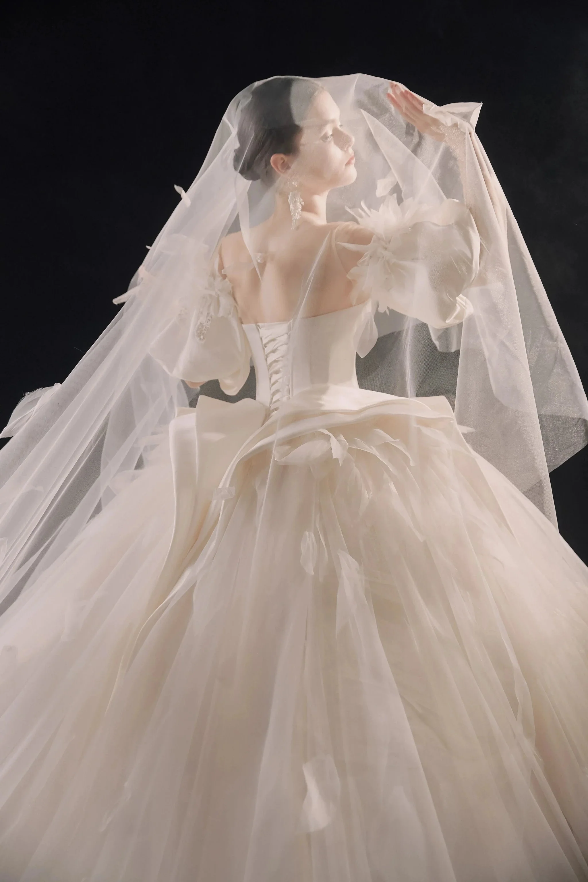 Lavish Sweetheart Ball Gown Satin Puff Sleeve Feather Trim Beaded Wedding Dress with Flowing Train E-302 - Image 7