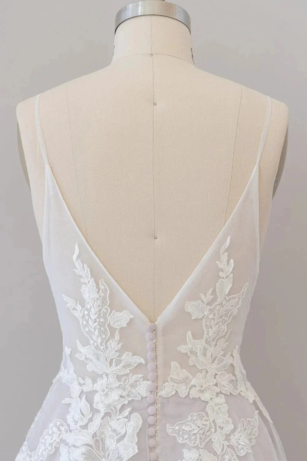Long A-line Spaghetti Strap Lace Appliques Tulle Backless Wedding Dress - Image 3