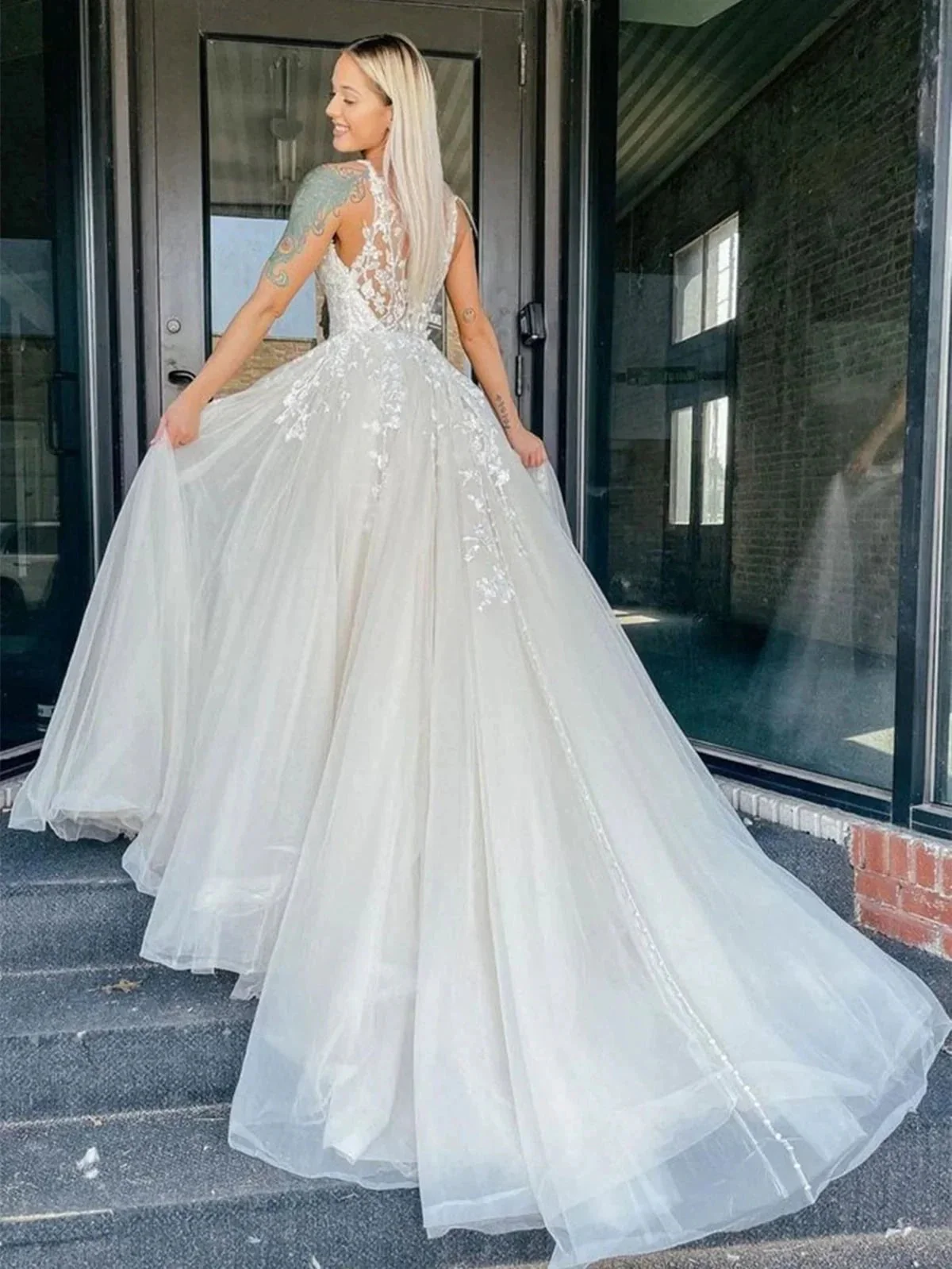 Long A-line V-neck Tulle Floral Lace Prom Dress Backless Formal Evening Dresses - Image 2