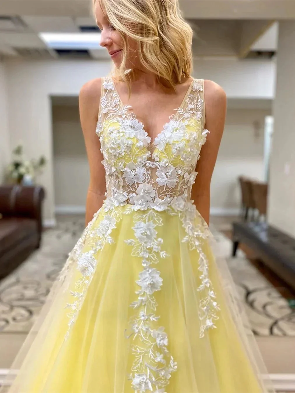Long A-line V-neck Tulle Lace Appliques Graduation Formal Prom Dresses - Image 2