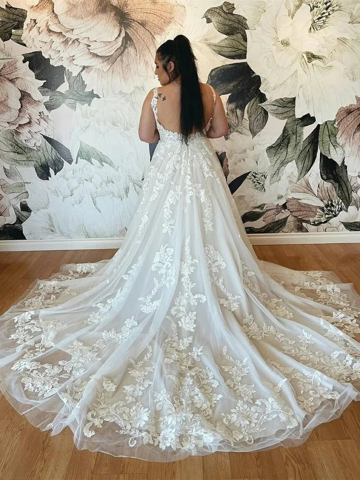 Long A-line V-neck Tulle Lace Open Back Wedding Dress White Bridal Gowns - Image 2