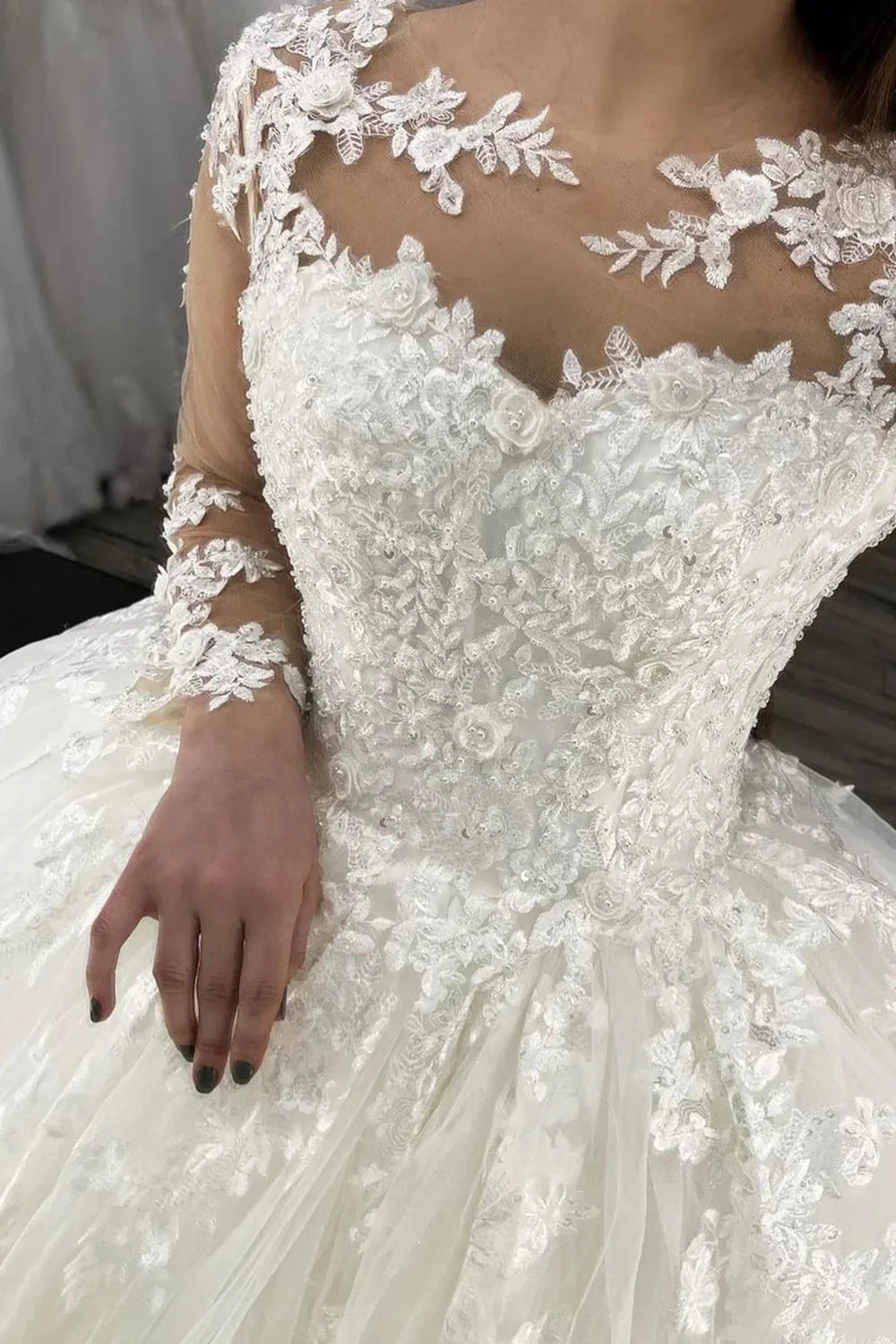 Long Ball Gown Sweetheart Appliques Lace Tulle Wedding Dress with Sleeves - Image 2