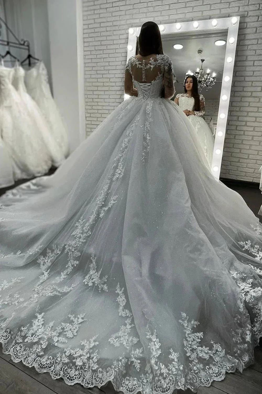 Long Ball Gown Sweetheart Appliques Lace Tulle Wedding Dress with Sleeves - Image 4