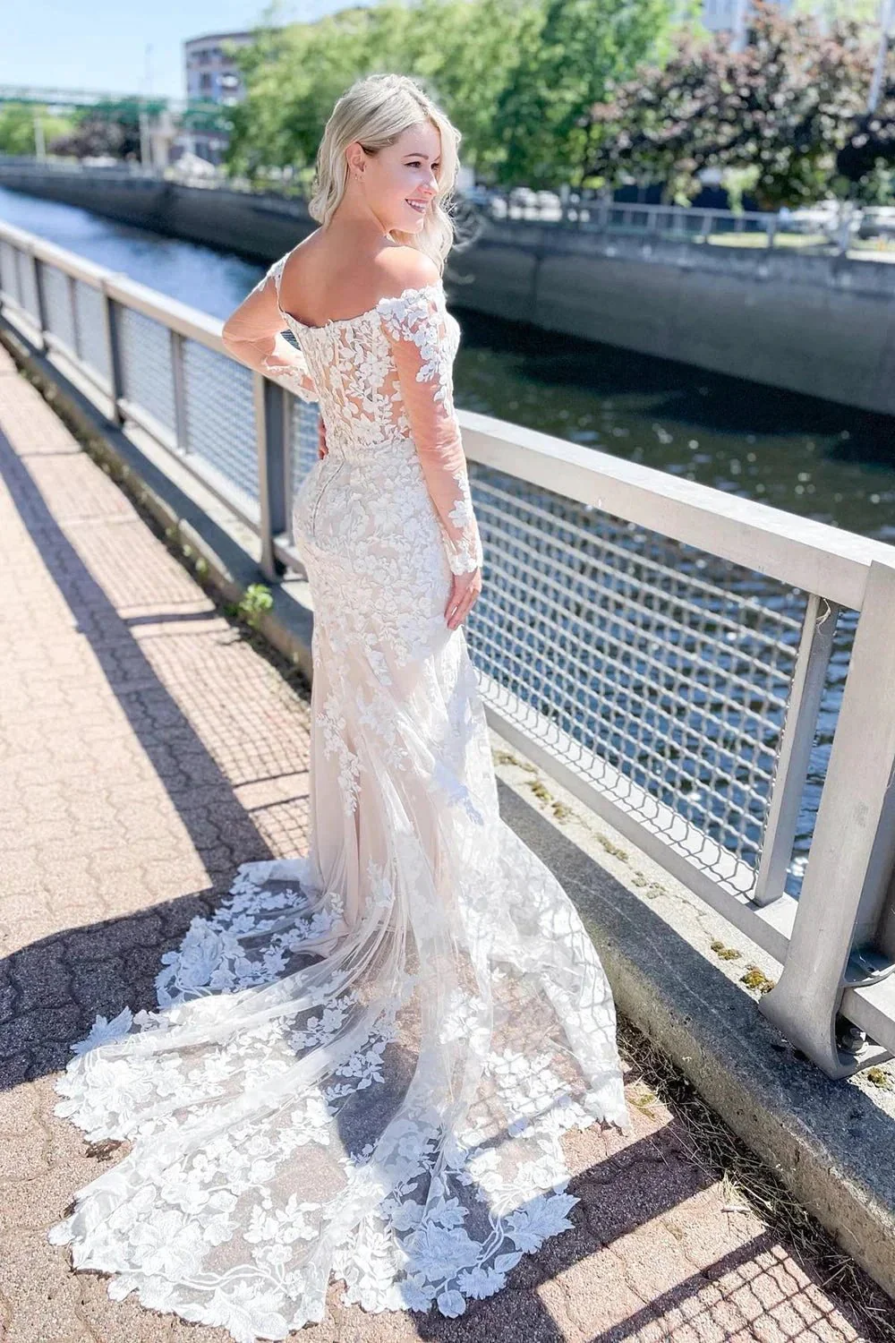 Long Mermaid Off-the-Shoulder Sweetheart Appliques Lace Wedding Dress with Sleeves - Image 2