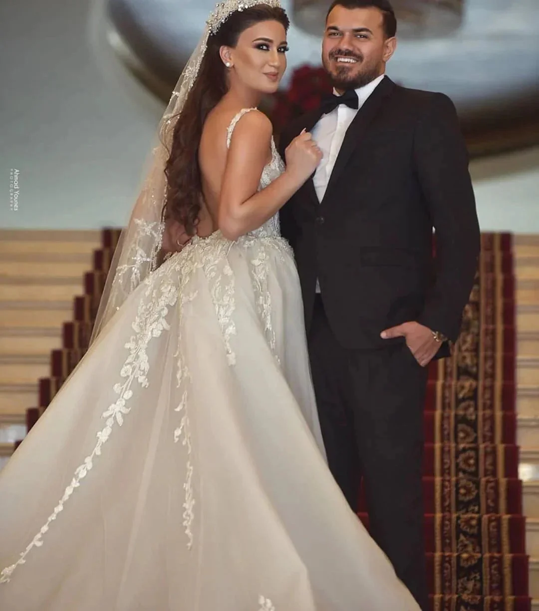 Long Mermaid V-neck Tulle Lace Wedding Dress with Detachable Train - Image 3