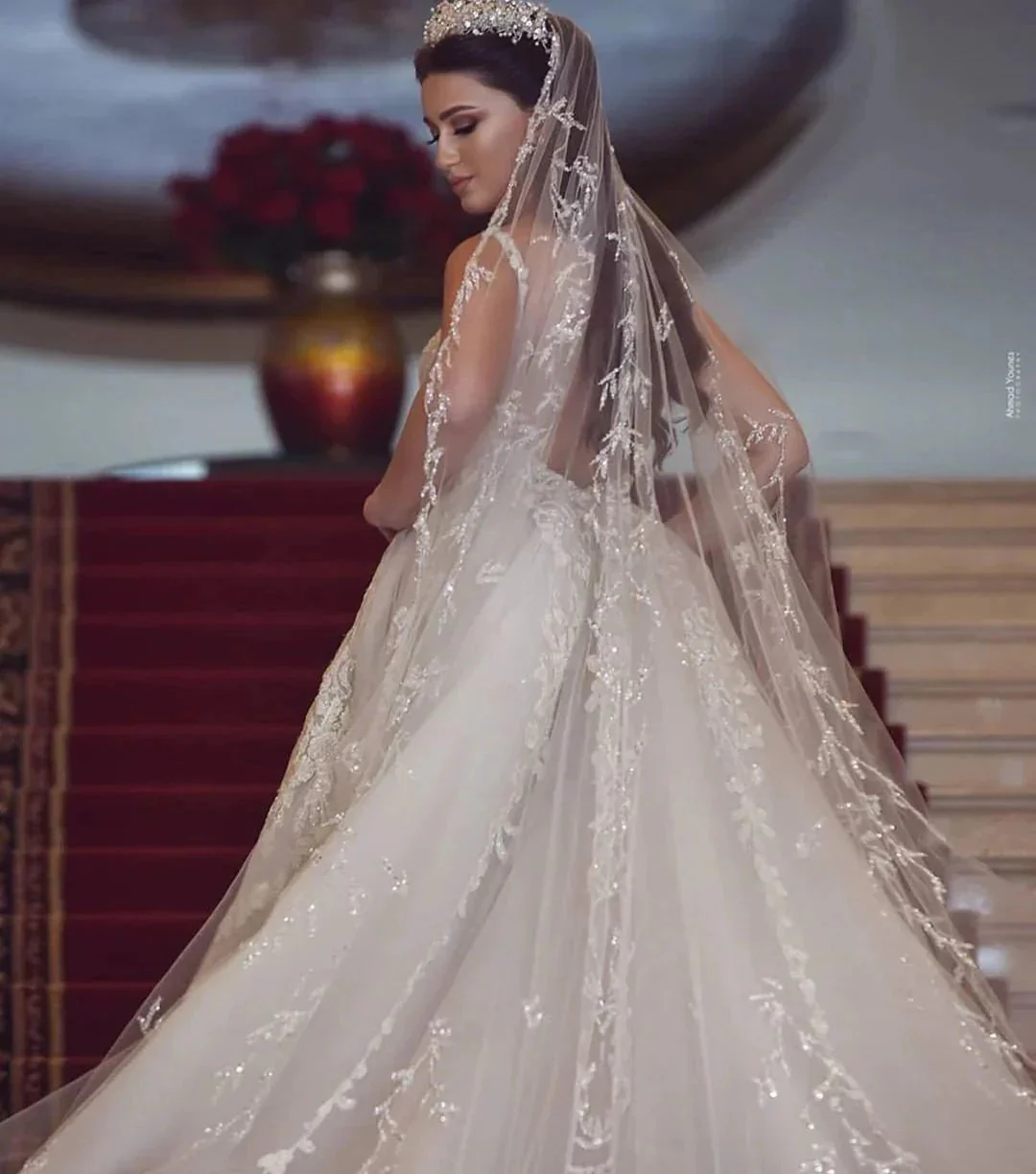 Long Mermaid V-neck Tulle Lace Wedding Dress with Detachable Train - Image 4