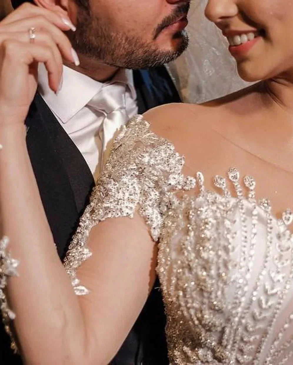 Long Sleeves Mermaid Off-the-shoulder Tulle Wedding Dress with Appliques Lace - Image 8