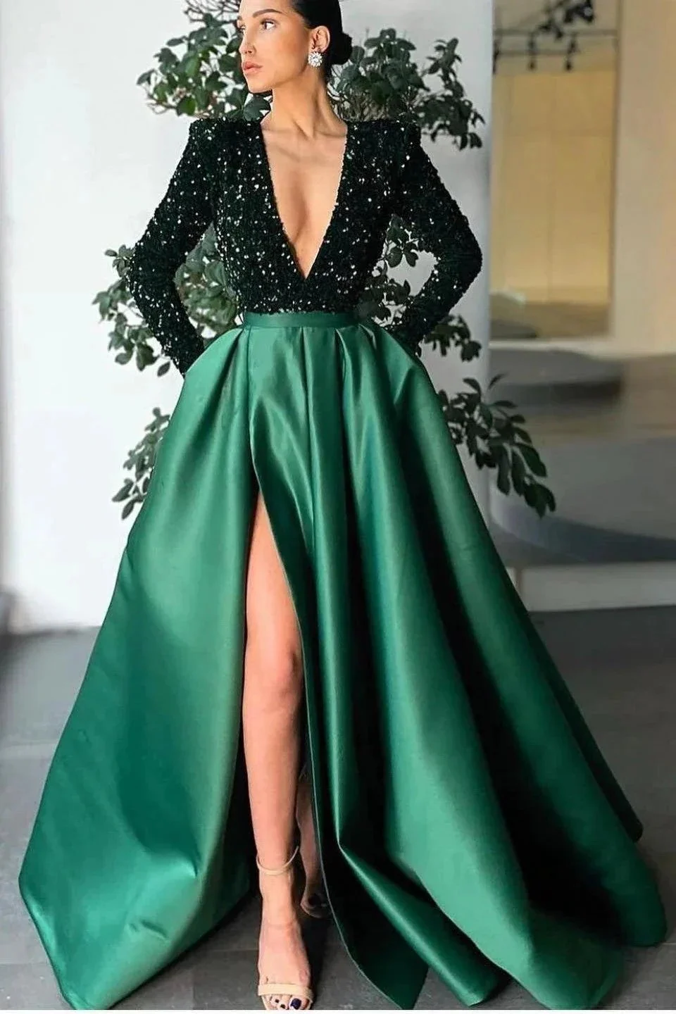 Long Sleeves Mermaid V-Neck Sequins Satin Prom Dress with Split - Image 4