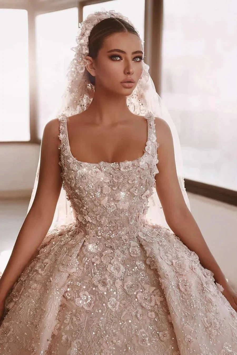 Luxurious A-line Appliques Princess Wedding Dresses With Detachable Train - Image 4