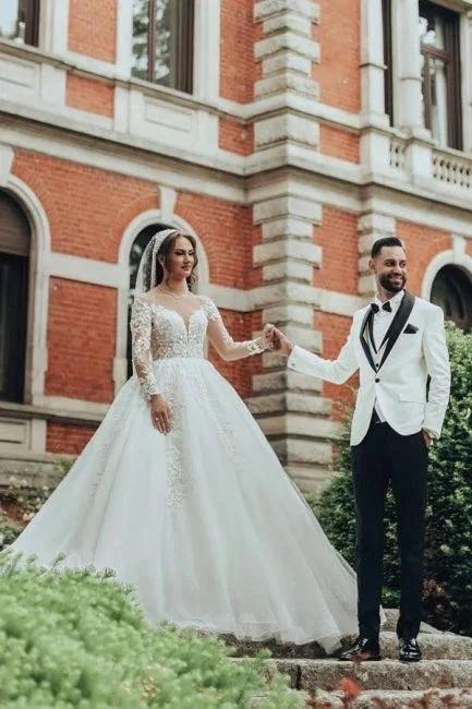 Luxurious Long White Scoop Neck A-line Tulle Lace Wedding Dress with Long Sleeves - Image 3