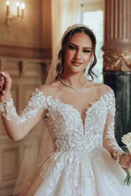 Luxurious Long White Scoop Neck A-line Tulle Lace Wedding Dress with Long Sleeves - Image 4