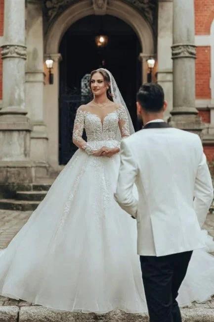 Luxurious Long White Scoop Neck A-line Tulle Lace Wedding Dress with Long Sleeves - Image 5