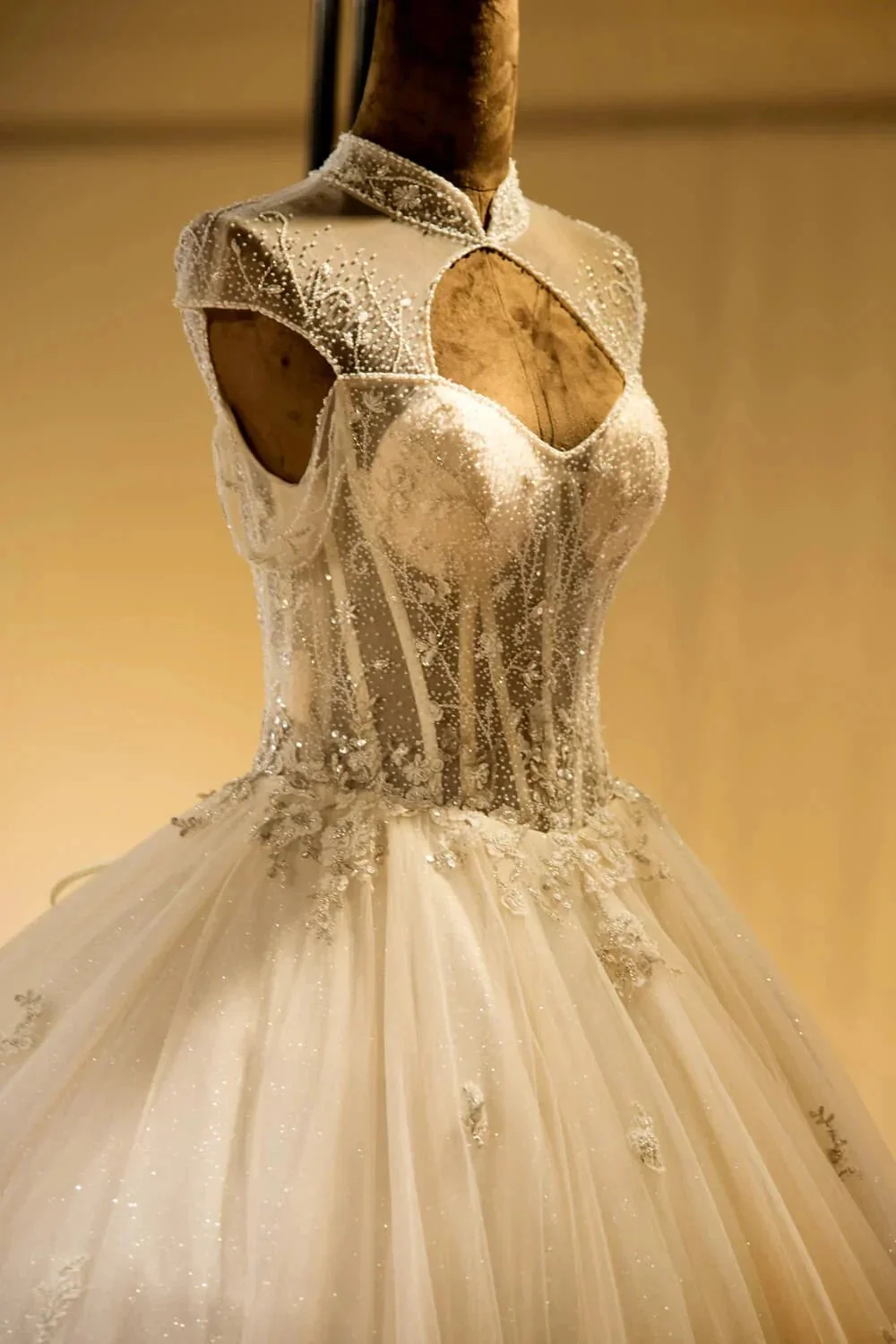 Luxury Illusion Neck Lace-up Tulle Ball Gown Wedding Dress Modest Ivory Sparkle Bridal Gowns - Image 6