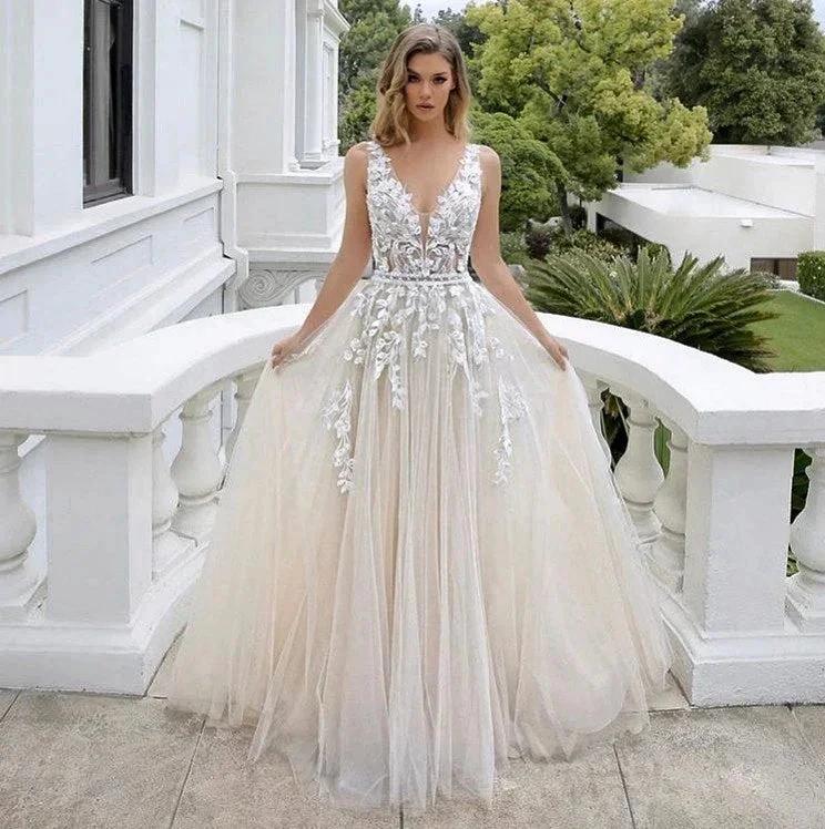 Luxury Long A-line V-neck Tulle Sleeveless Backless Wedding Dress with Lace - Image 2