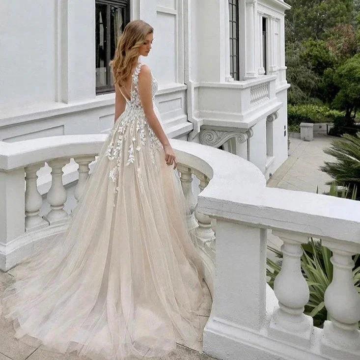 Luxury Long A-line V-neck Tulle Sleeveless Backless Wedding Dress with Lace - Image 3