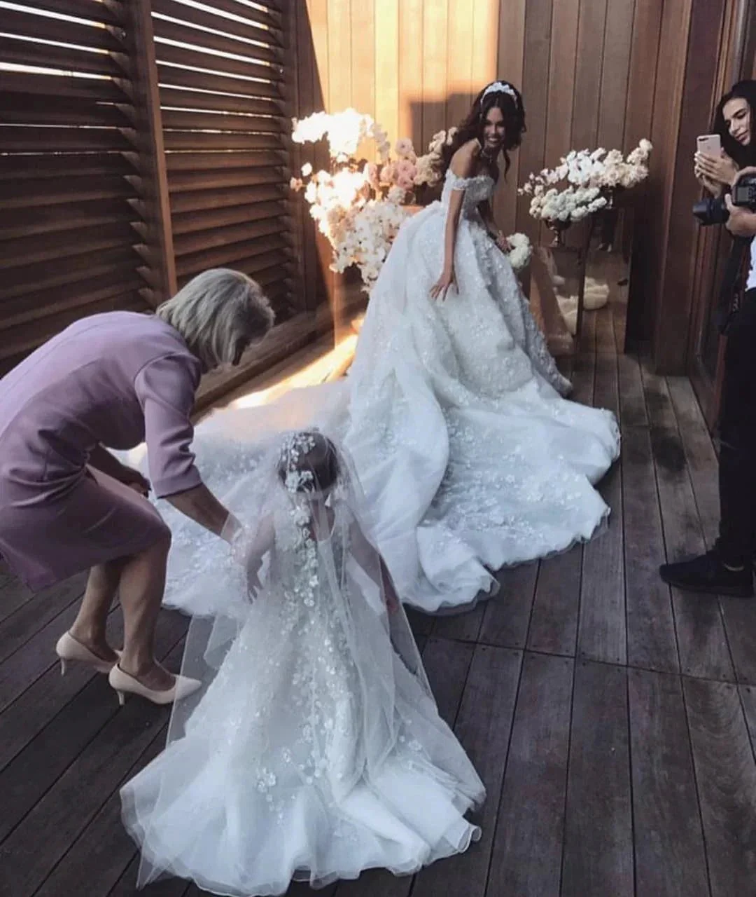 Luxury Long Ball Gown Off The Shoulder Appliques Lace Wedding Dresses - Image 4