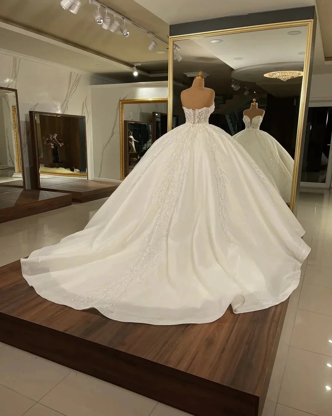 Luxury Long Ball Gown Sweetheart Glitter Wedding Dress - Image 2