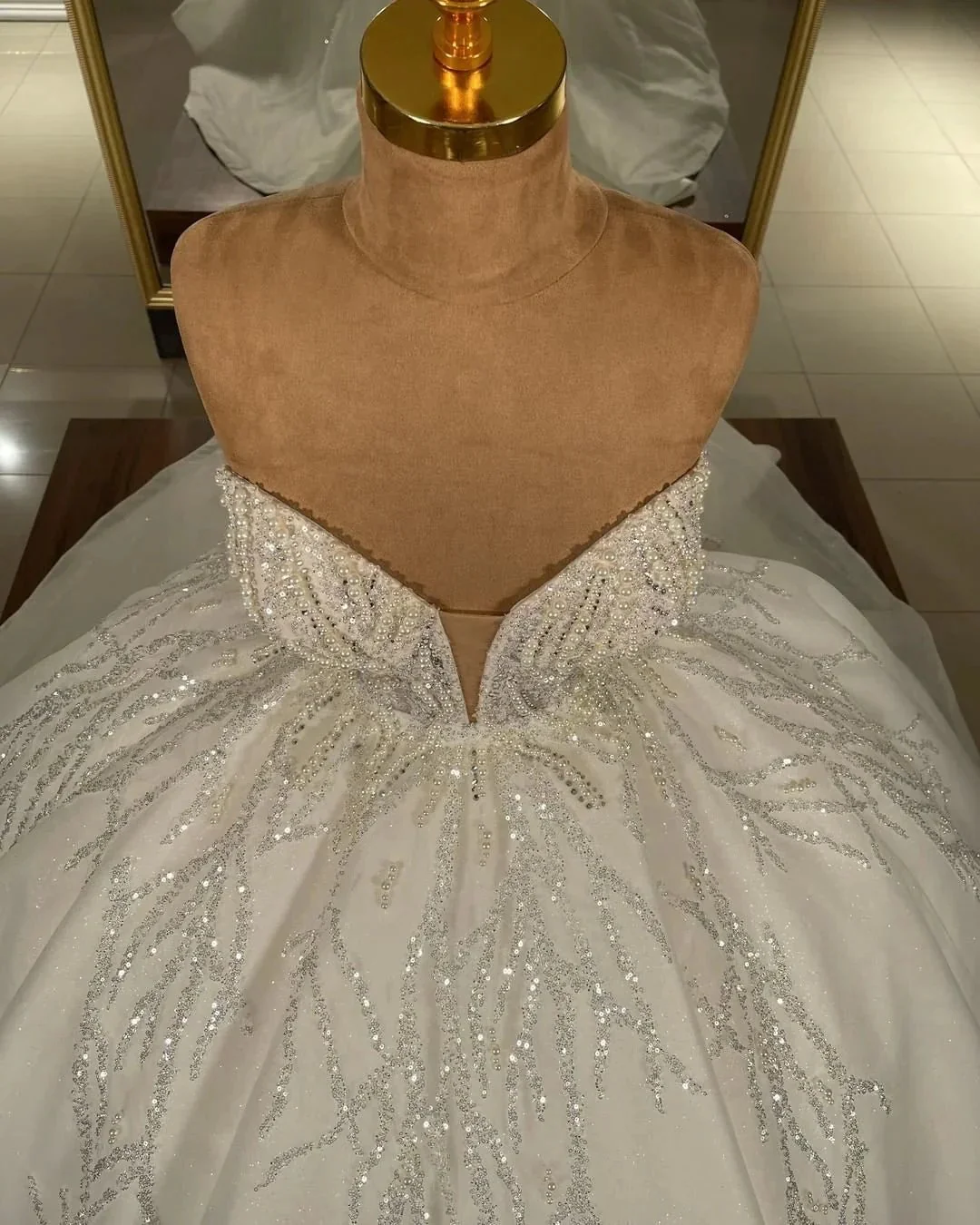 Luxury Long Ball Gown Sweetheart Glitter Wedding Dress - Image 3