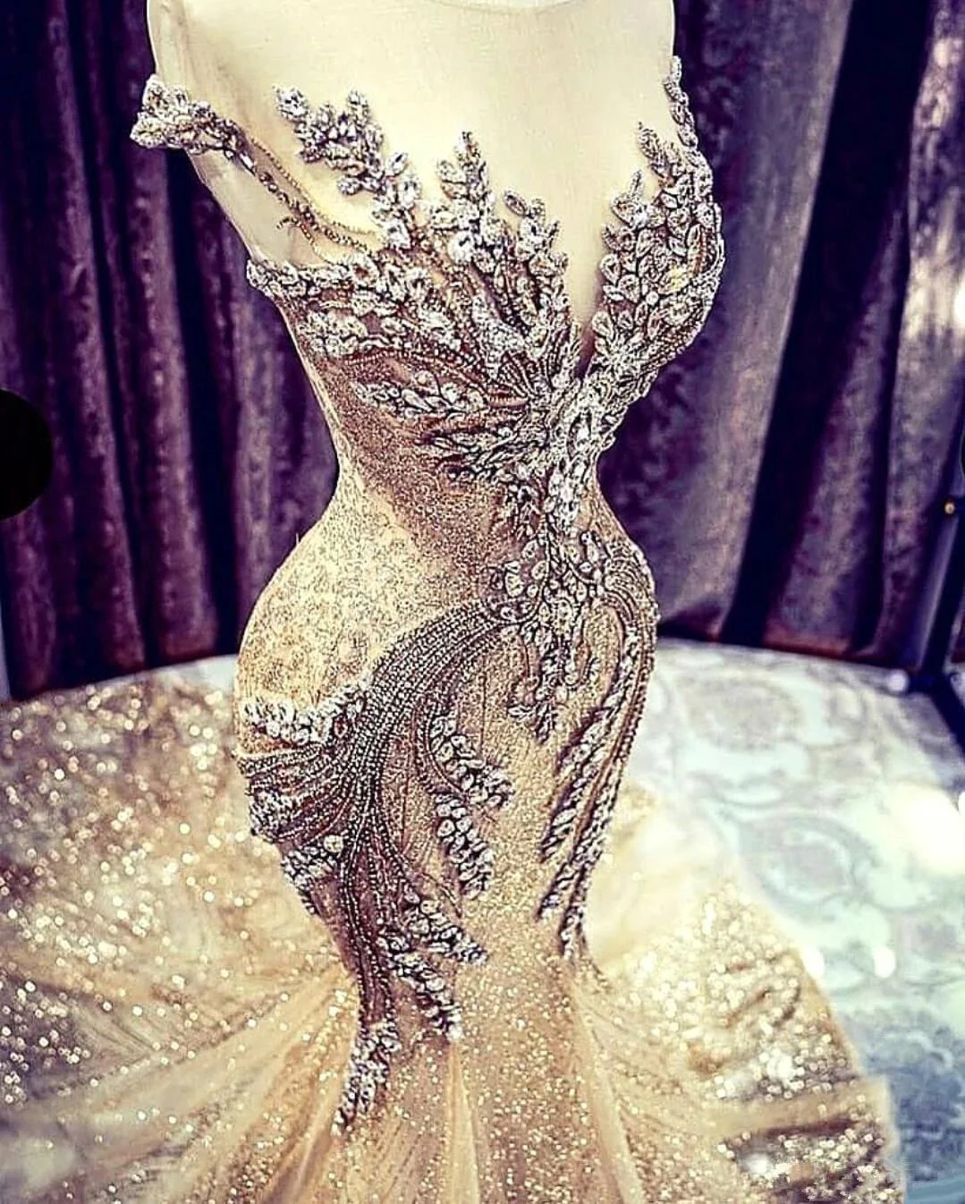 Luxury Long Mermaid V-neck Beadings Tulle Prom Dress - Image 4