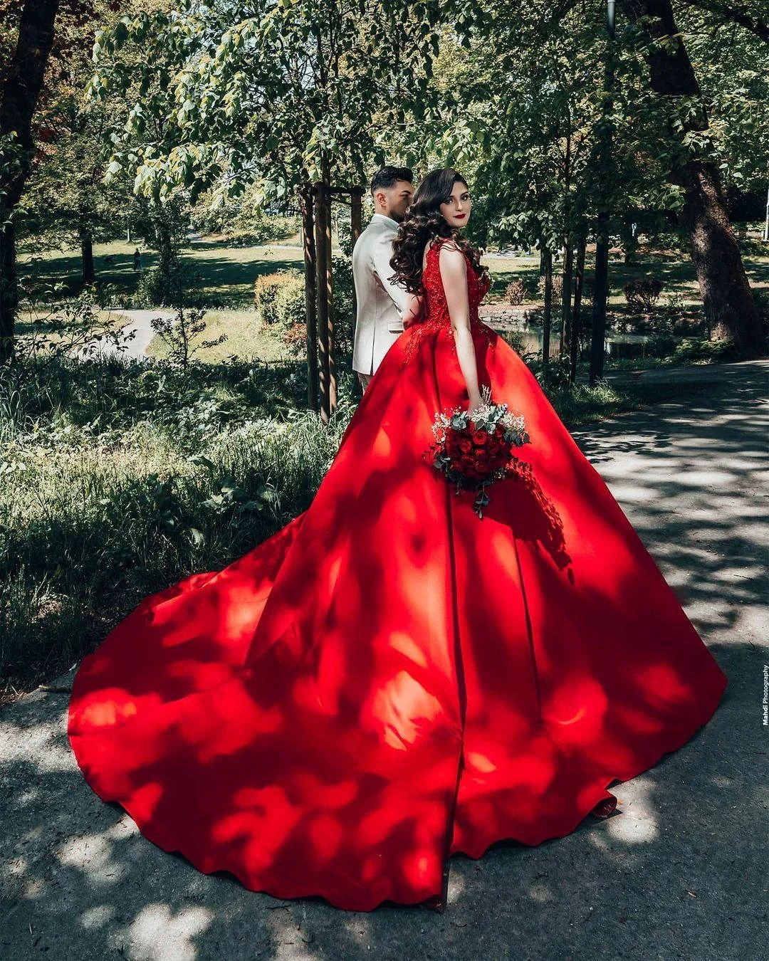 Luxury Long Princess Satin V-neck Wedding Dresses with Lace - Image 6