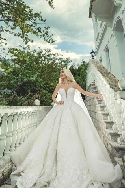 Luxury Long Sweetheart A-Line Sleeveless Wedding Dresses With Lace - Image 2