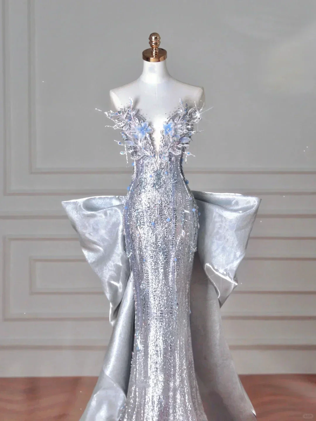 Luxury Silver Sequin 3D Beaded Mermaid Evening Dress Long Prom Dress With Bow Y8640 - Image 4