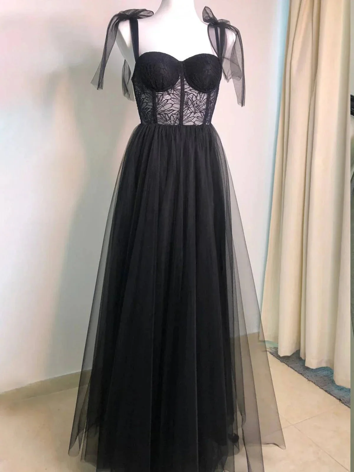 Maebi | A-line Black Lace Corset Tulle Long Prom Dress - Image 2