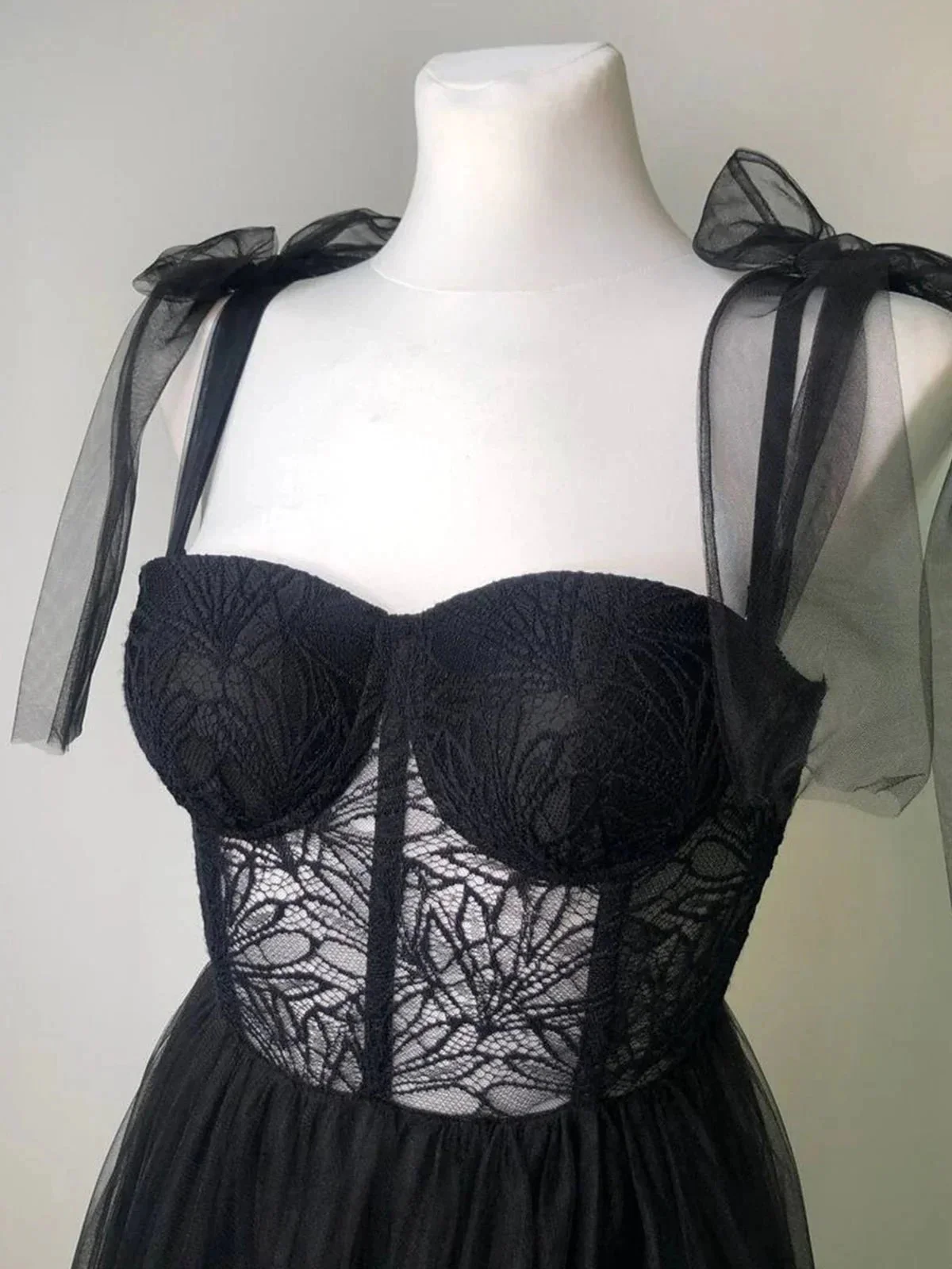 Maebi | A-line Black Lace Corset Tulle Long Prom Dress - Image 3