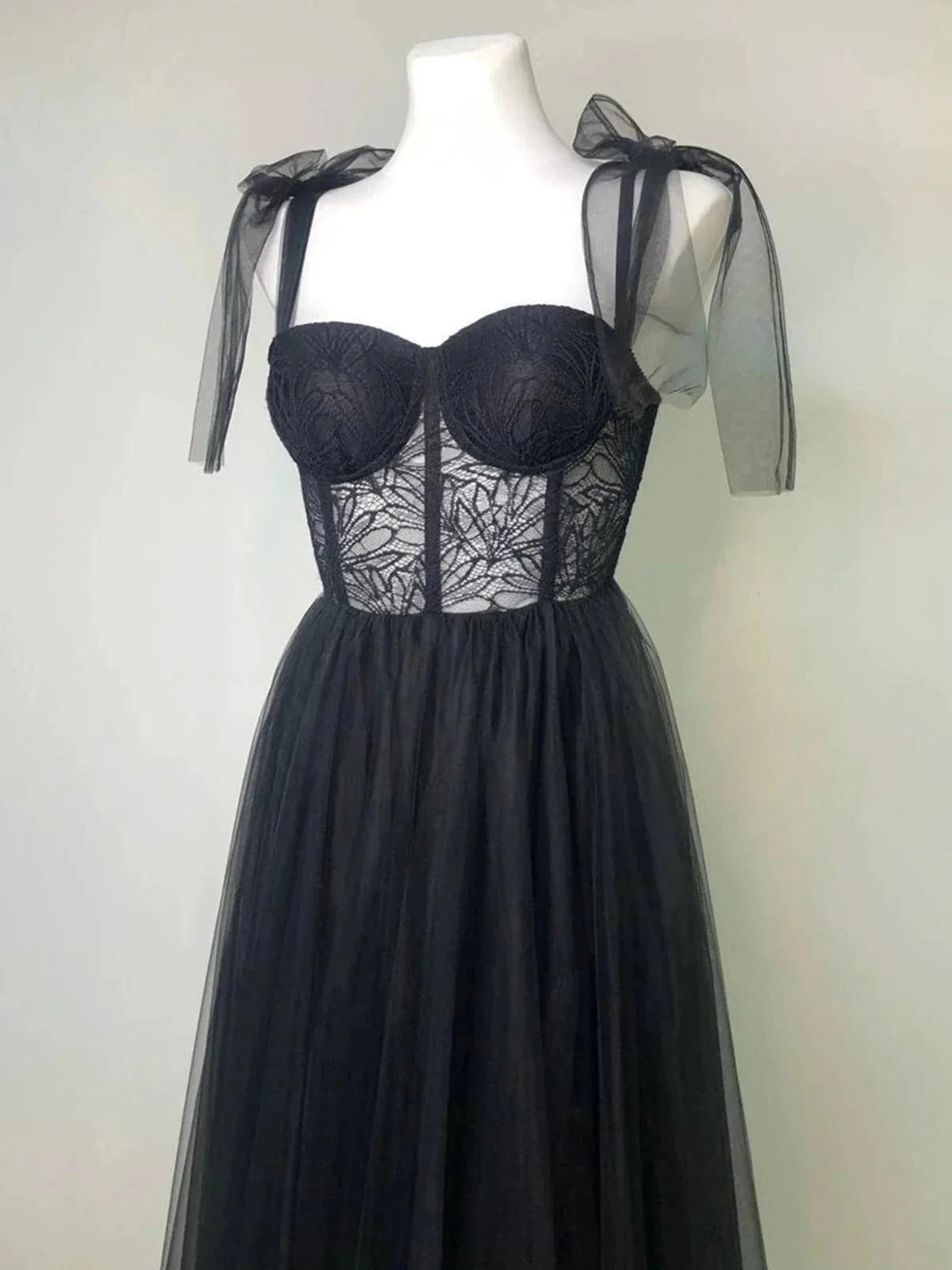 Maebi | A-line Black Lace Corset Tulle Long Prom Dress - Image 5