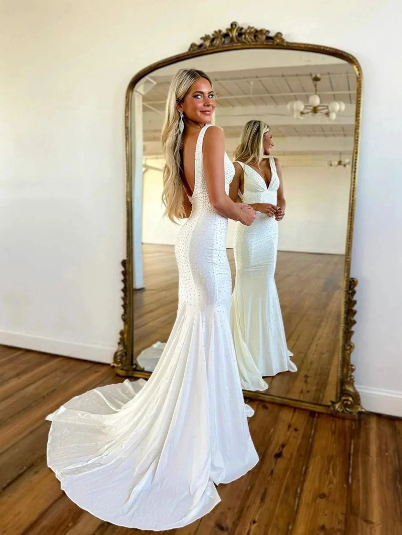 Molly |Mermaid Deep V-Neck Beaded Satin Long Prom Dress - Image 3