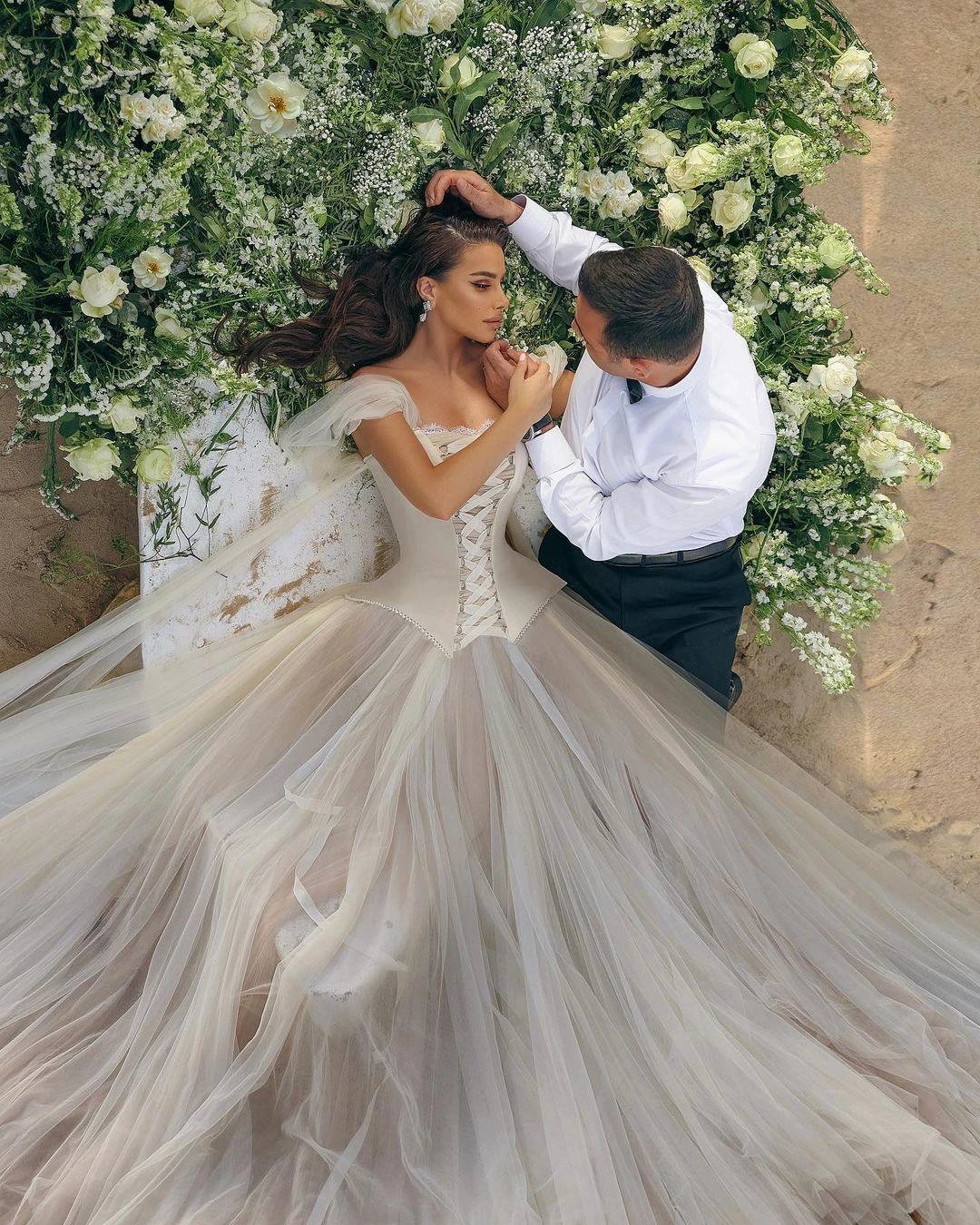 Modern Long A-line Off-the-shoulder Sleeveless Tulle Corset Wedding Dress - Image 2