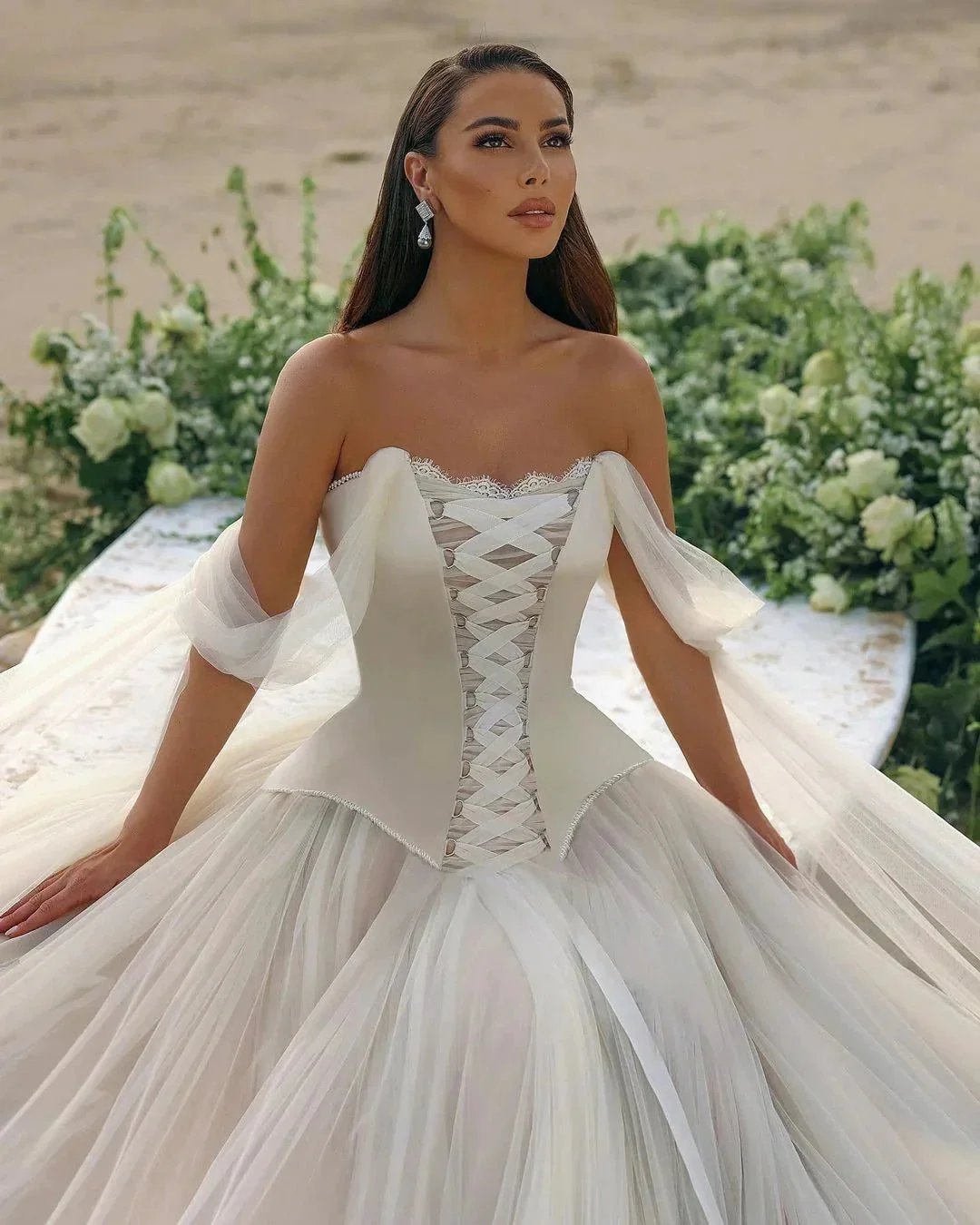 Modern Long A-line Off-the-shoulder Sleeveless Tulle Corset Wedding Dress - Image 3