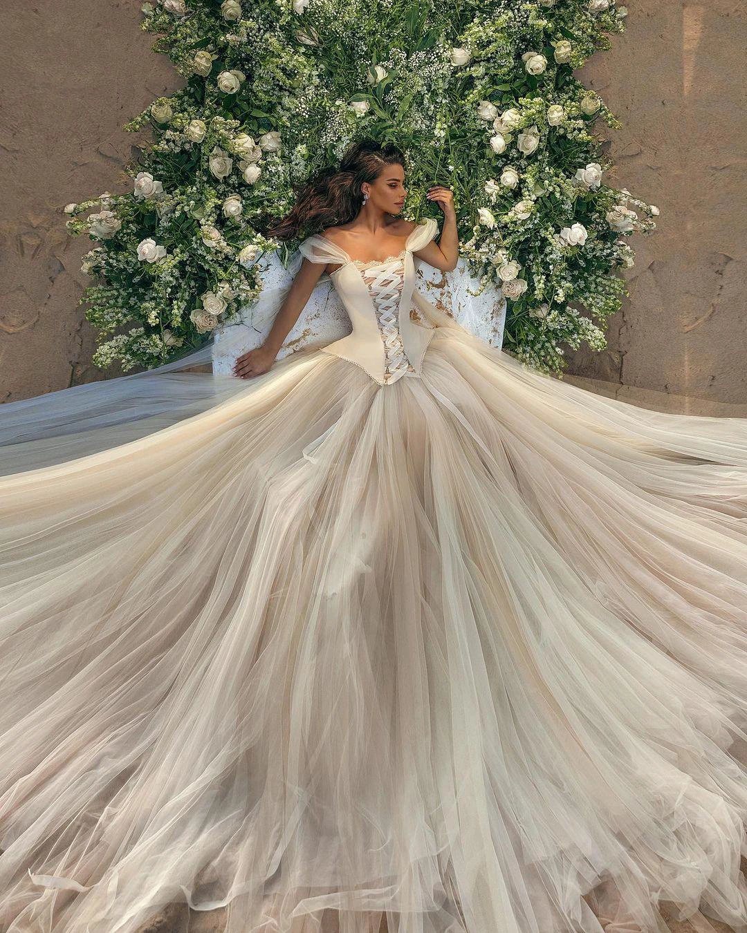 Modern Long A-line Off-the-shoulder Sleeveless Tulle Corset Wedding Dress - Image 4